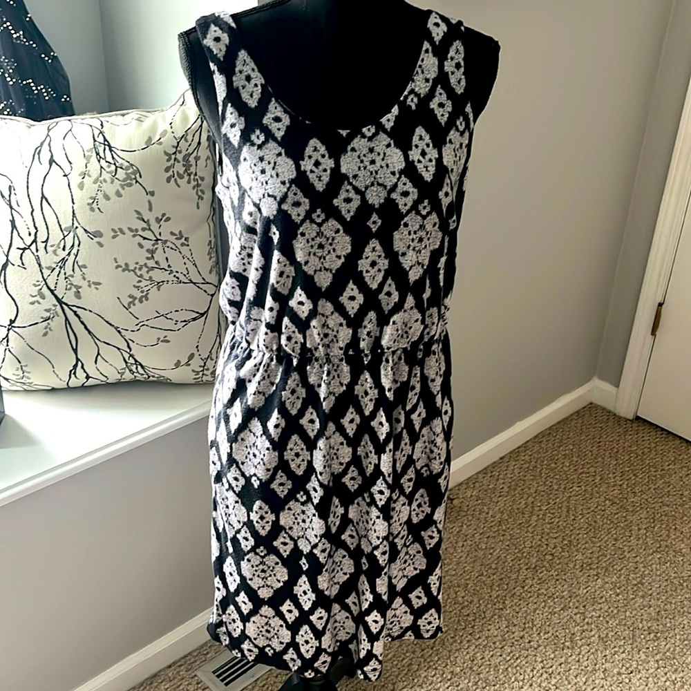 Sonoma black and white print dress tank style with elastic waistline midi